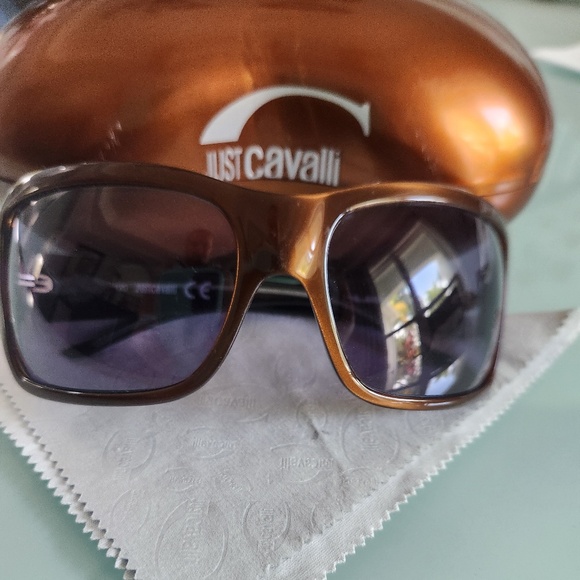 Just Cavalli sunglasses with case and cloth, preloved main image 7